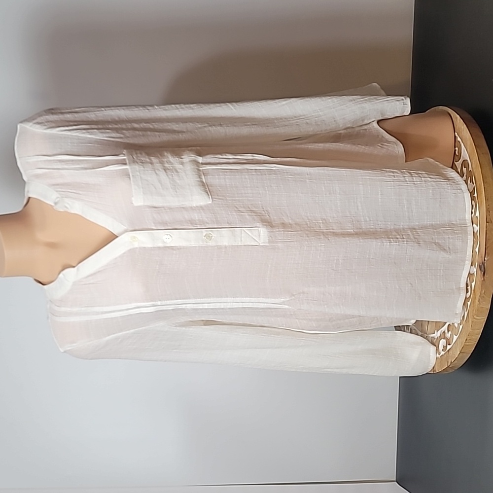 Dept 222 V-neck Top ~ White Lg.